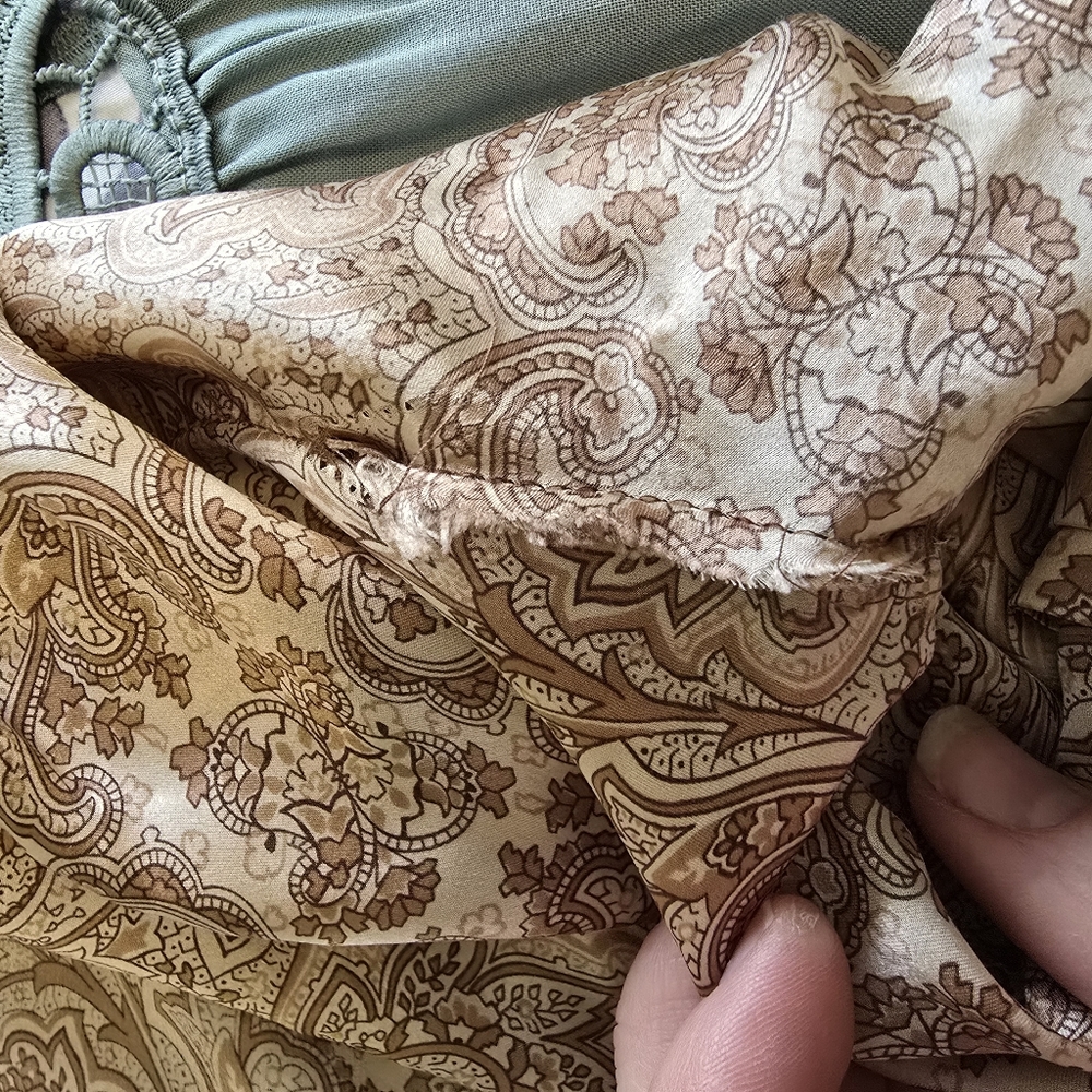 BCBG Silk Paisley Wrap Top Small - Picture 14 of 14